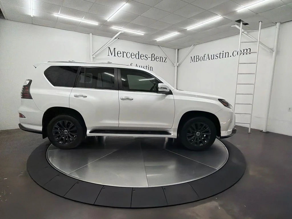 Used 2023 White Lexus 460 image 8