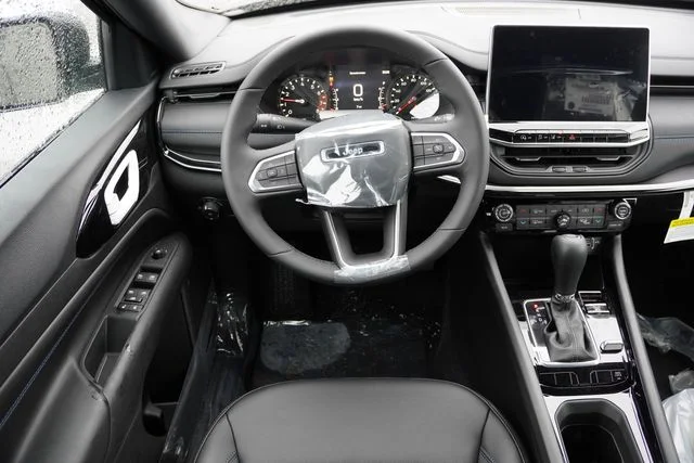 New 2026 Diamond Black Crystal Pearl-Coat Exterior Paint Jeep Altitude image 12