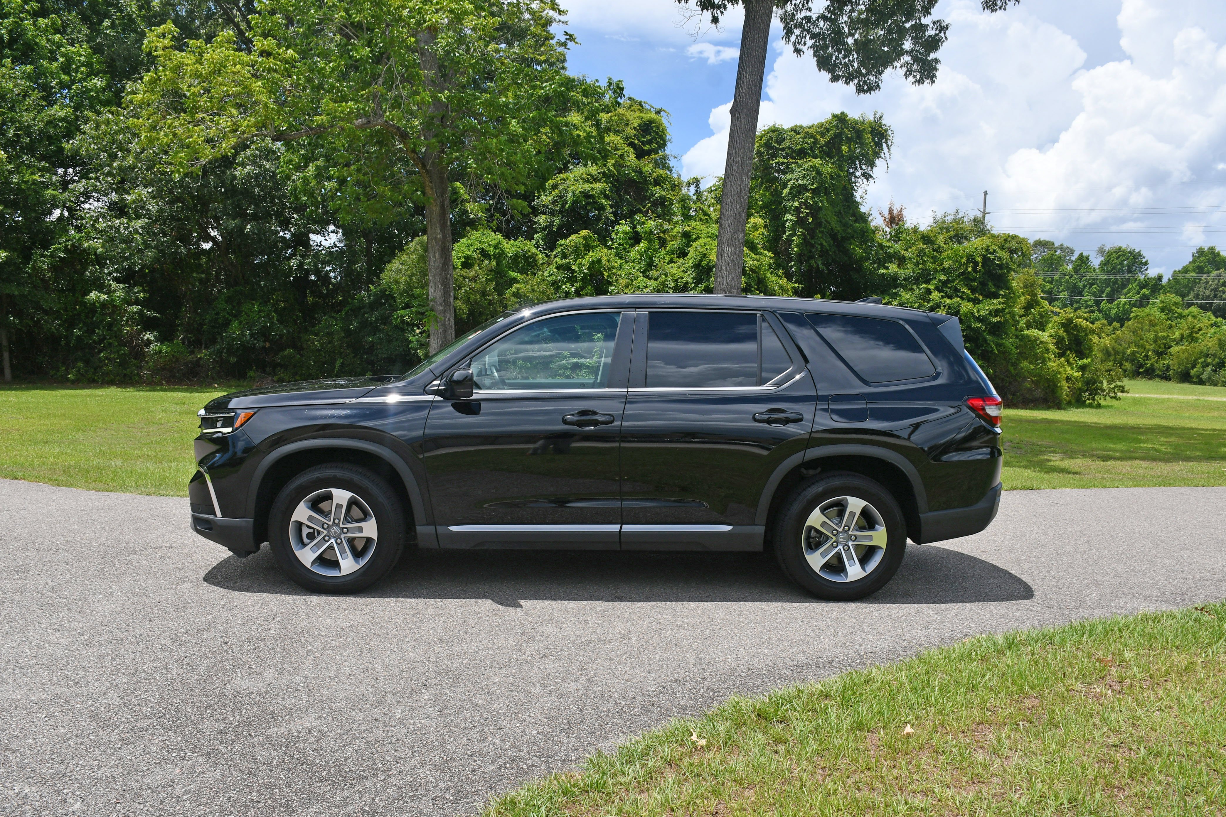 Used 2025 Black Honda EX-L image 2