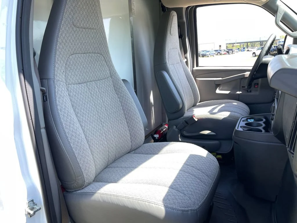 New 2025 Summit White GMC 1WT image 24