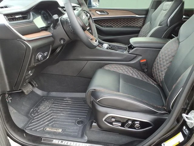 Used 2025 Black Jeep Summit image 25