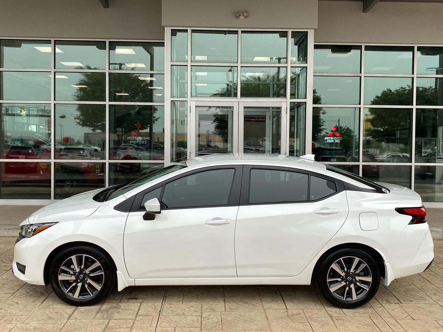 Certified Used 2025 Aspen White Tricoat Nissan SV image 4