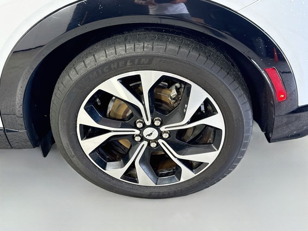 Used 2023 Space White Metallic Ford Premium image 33