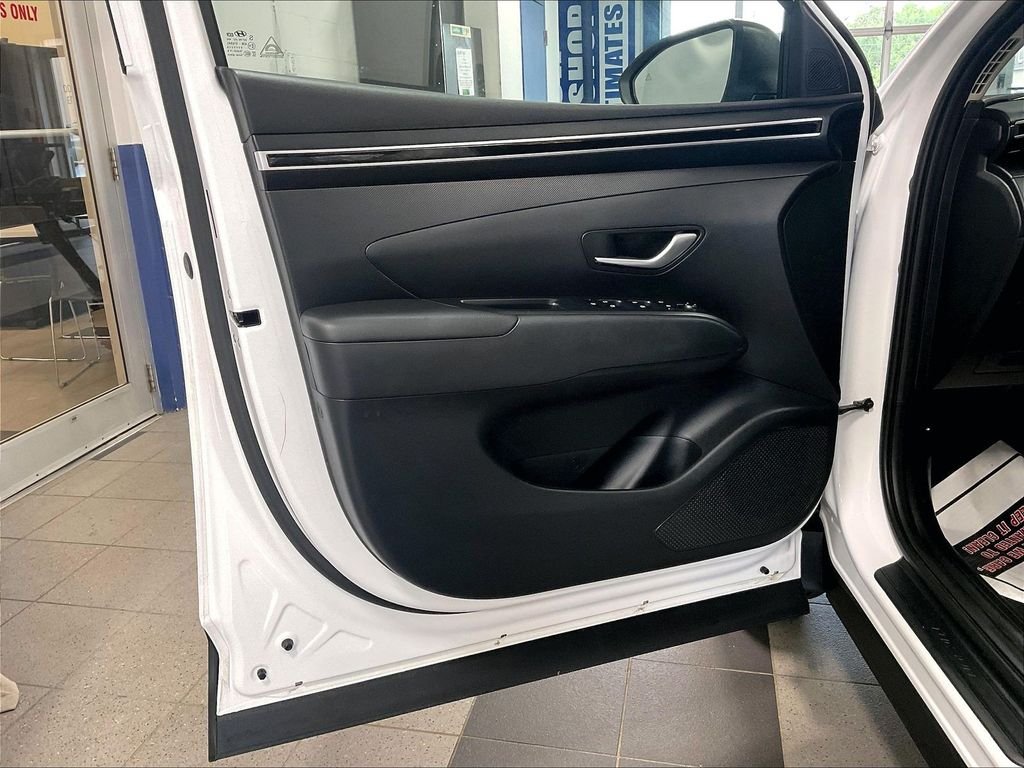 Used 2023 White Hyundai SEL image 9