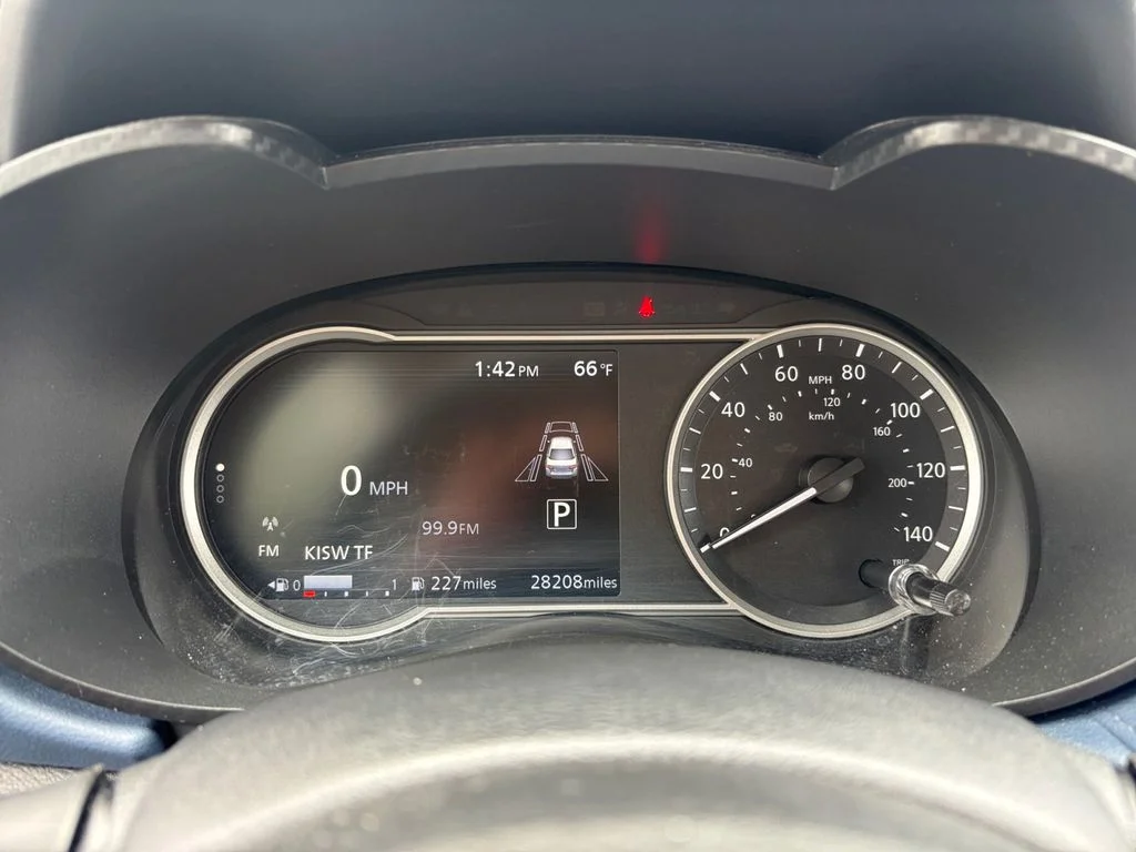 Used 2025 Black Nissan 1.6 SV image 15