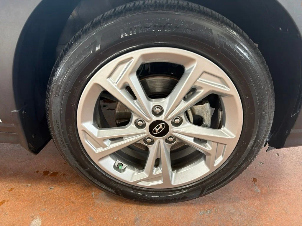 Used 2022 Lunar White Hyundai SEL image 11