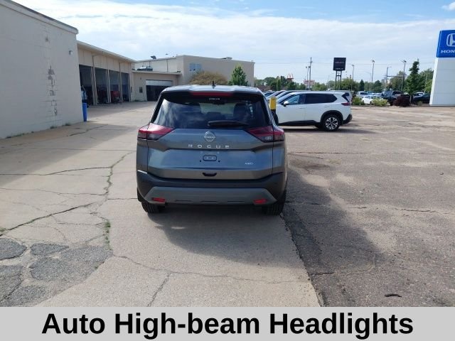 Used 2023 Gray Nissan S image 6