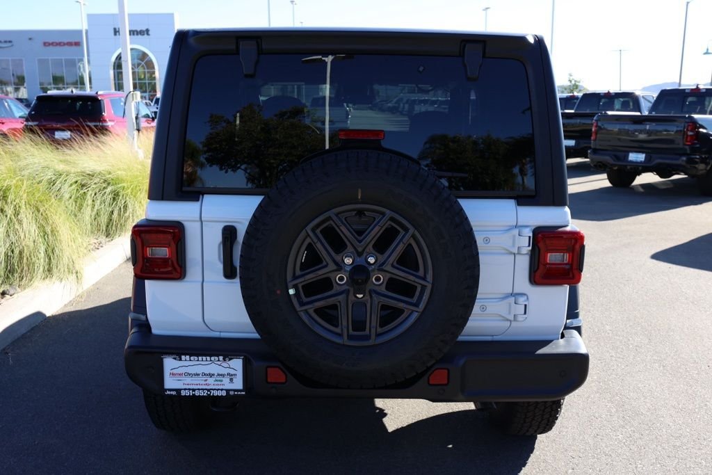 New 2026 Bright White Clear-Coat Exterior Paint Jeep Sport S image 4