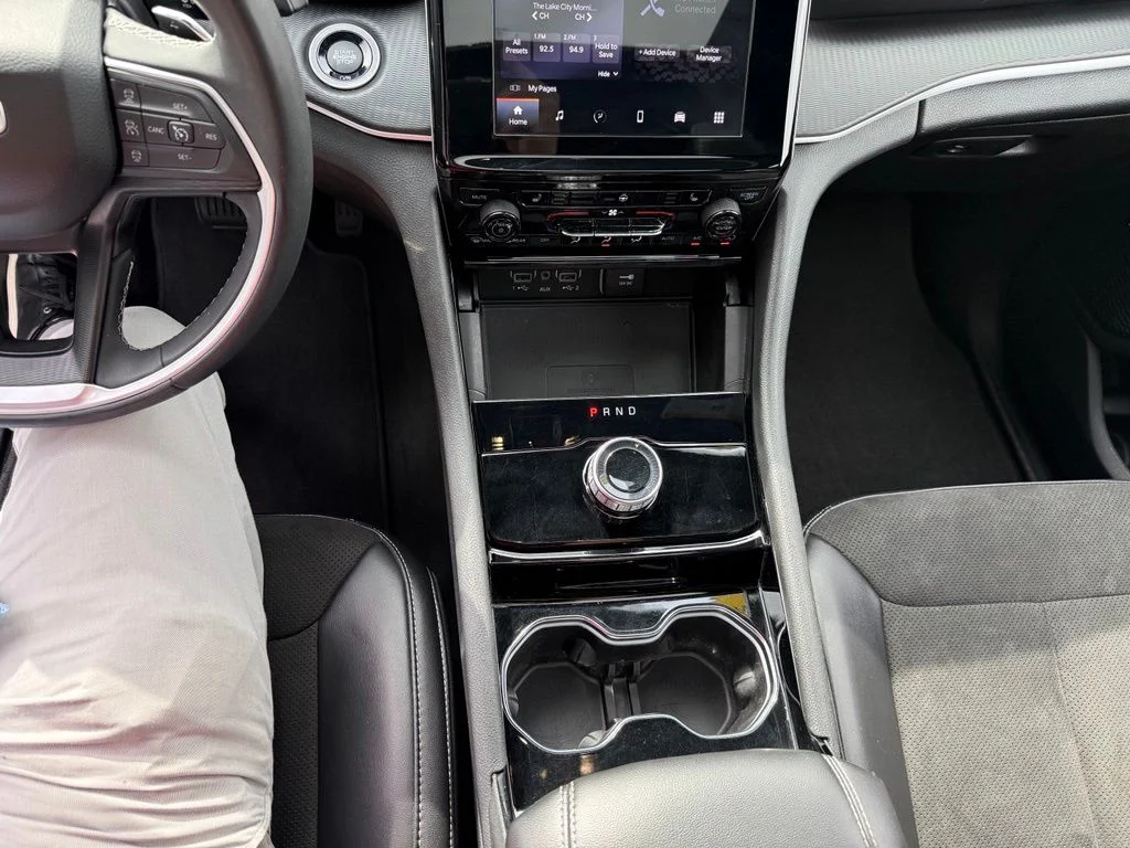 Used 2023 Silver Jeep Altitude image 24