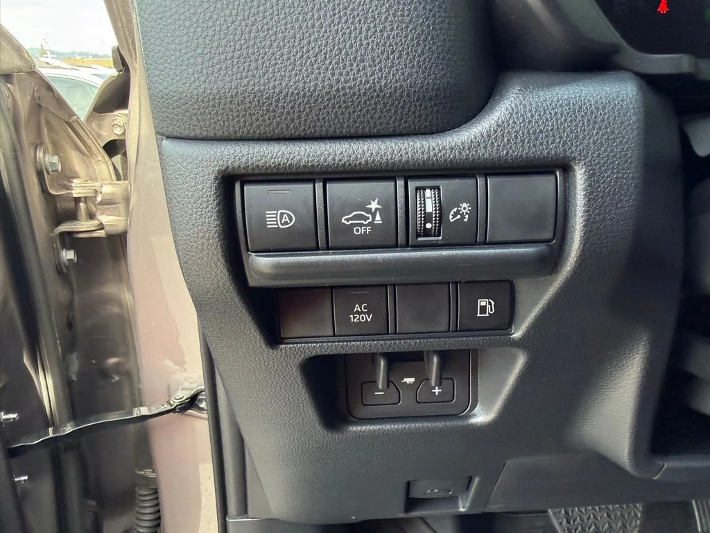 Certified Used 2025  Toyota 1958 image 14