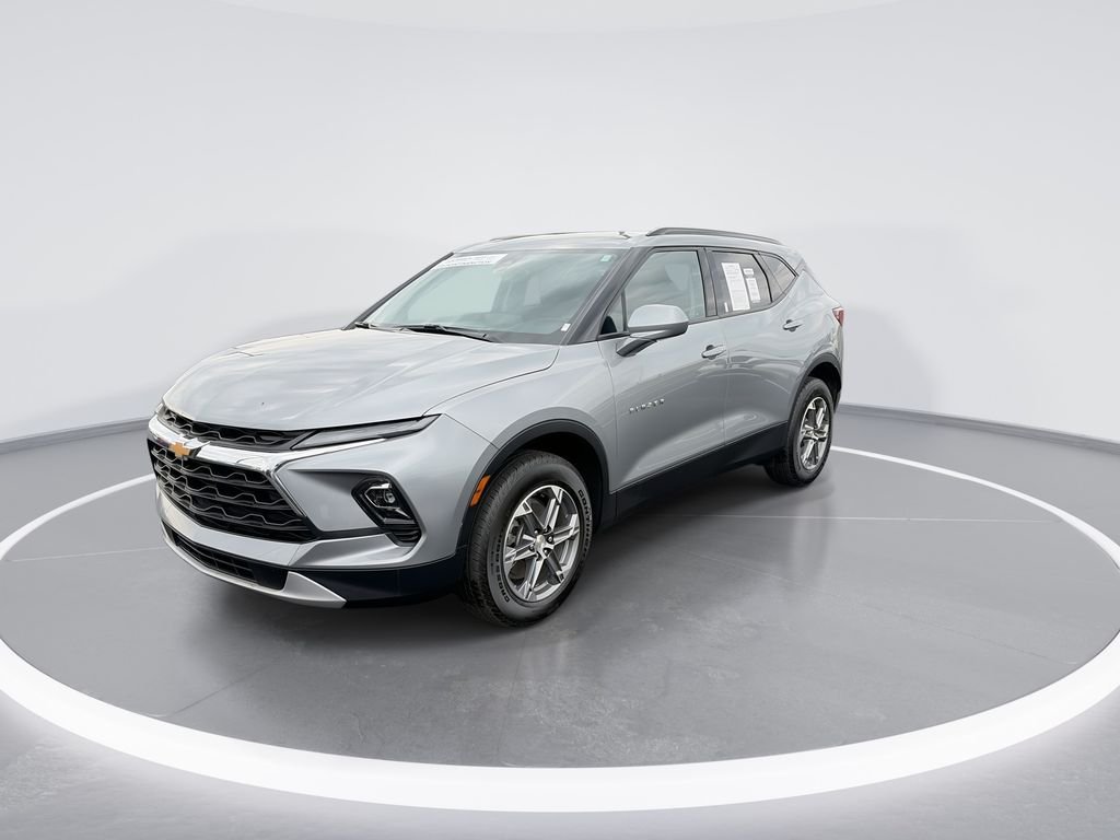 Used 2023 Gray Chevrolet LT image 4