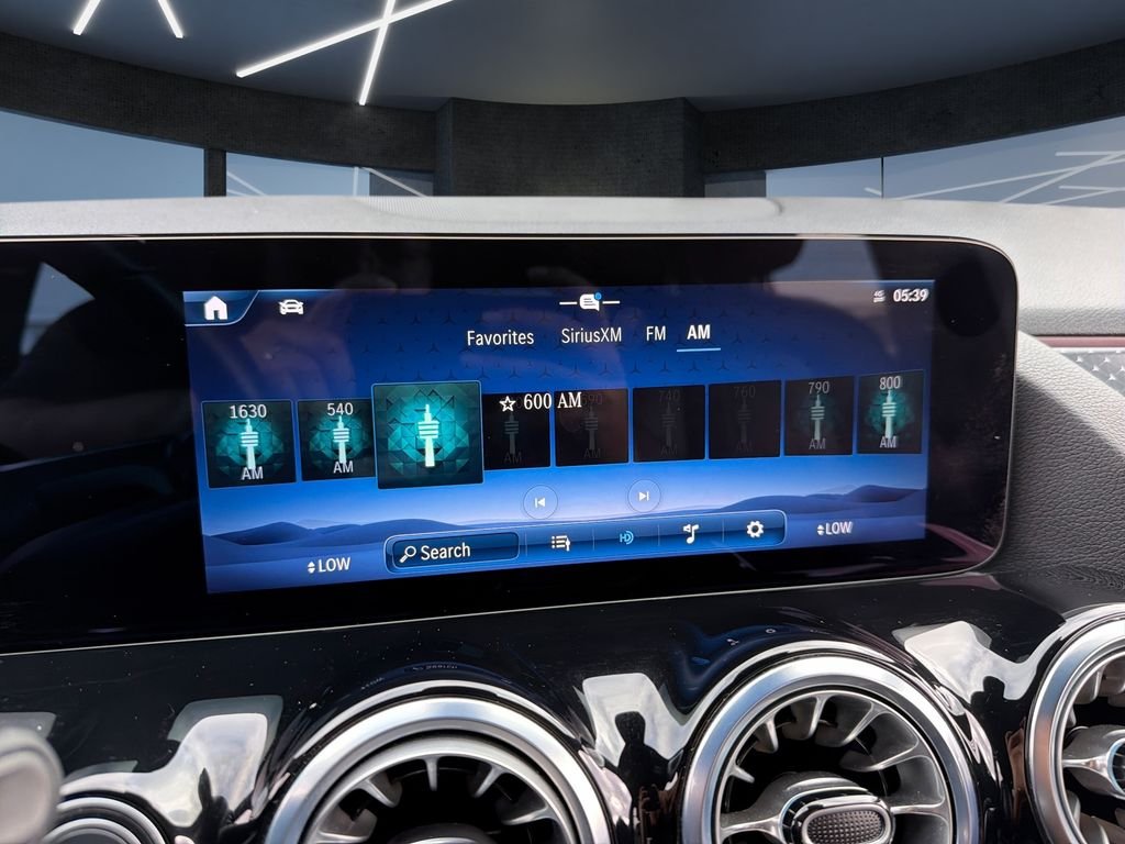 Used 2025  Mercedes-Benz GLA 250 image 12