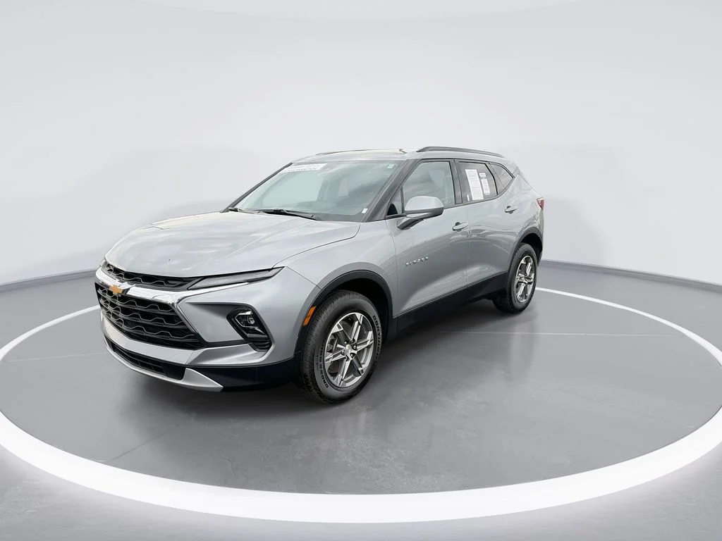 Used 2023 Gray Chevrolet LT image 4