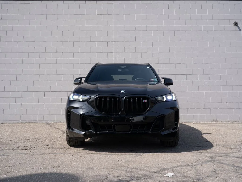 Used 2025 Black BMW M60i image 10