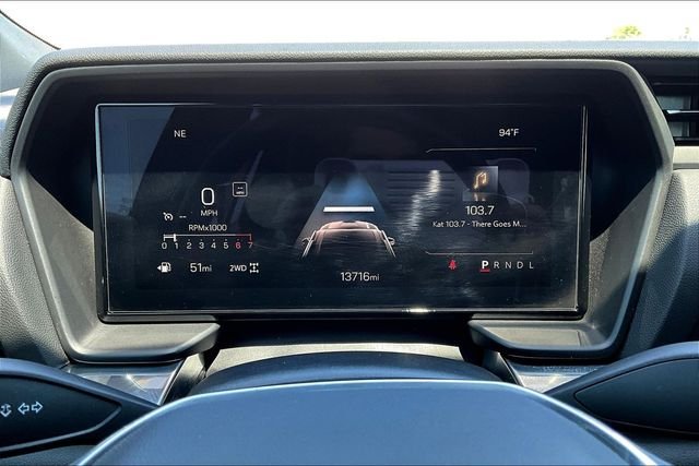 Used 2025 White GMC Elevation image 13
