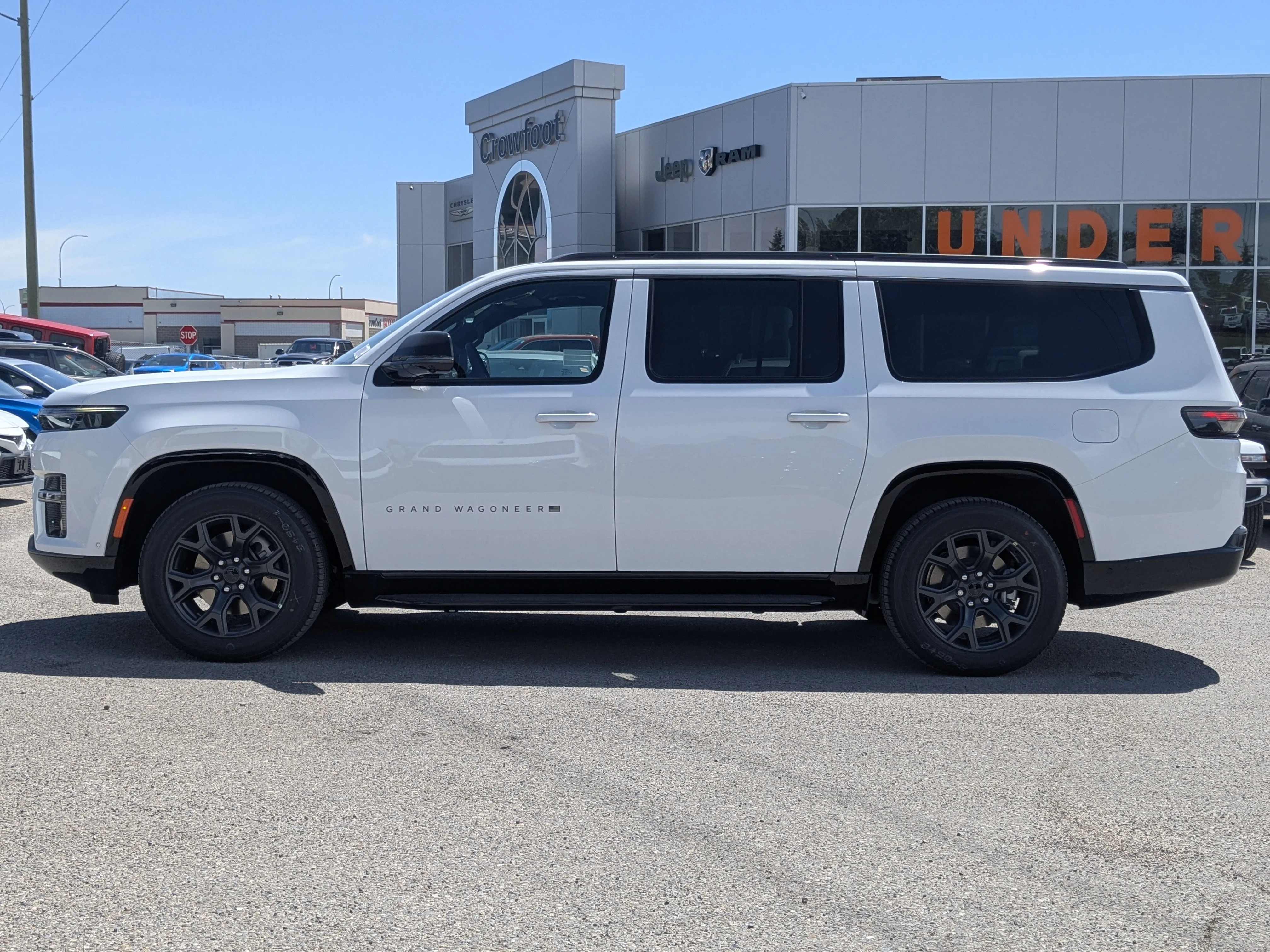 New 2026 White Jeep Limited Altitude - - 4x4 - 3.0L Hurricane Twin Turbo - HD Tow Pkg - 20 Blk Wheels & More! image 5