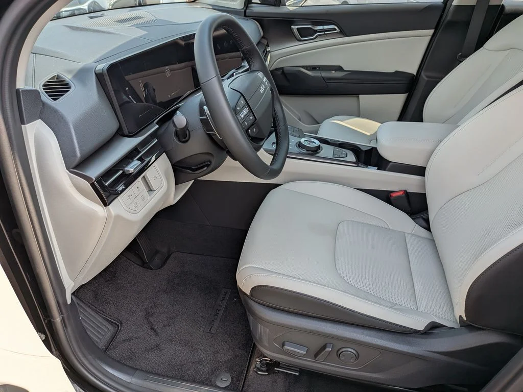 New 2027 Fusion Black Kia EX image 19