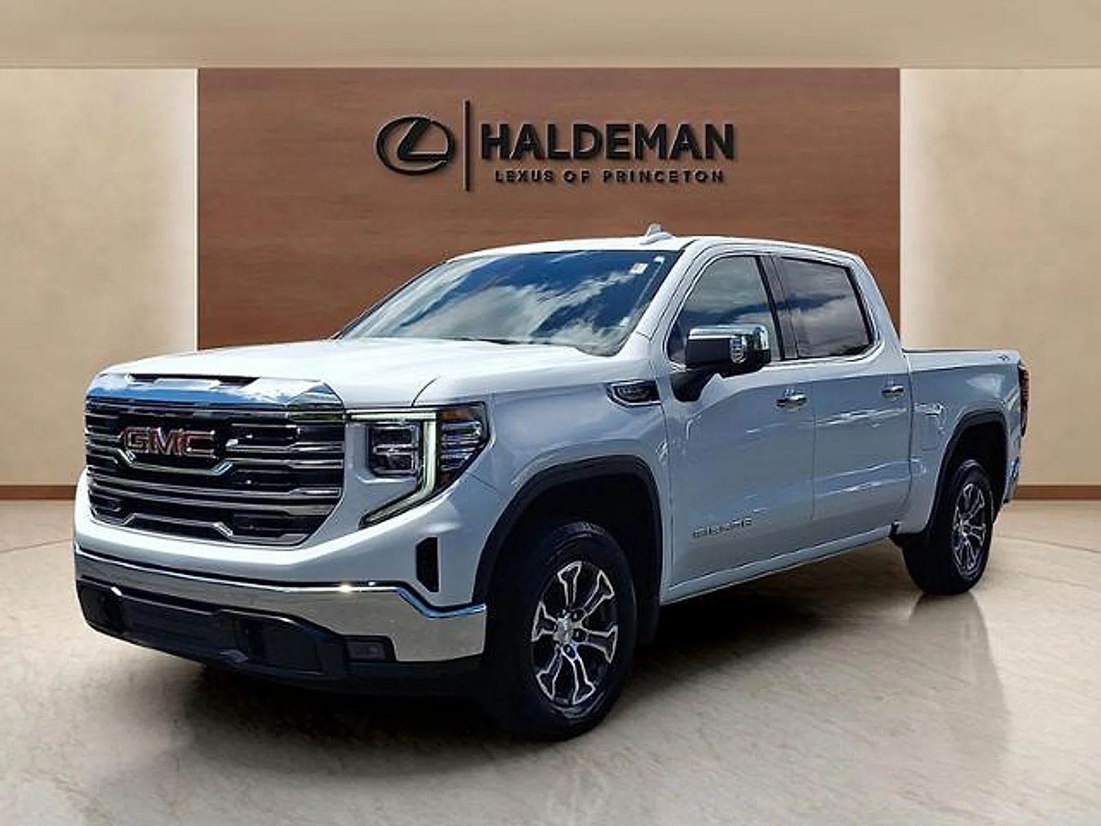 Used 2026 Summit White GMC SLT image 3