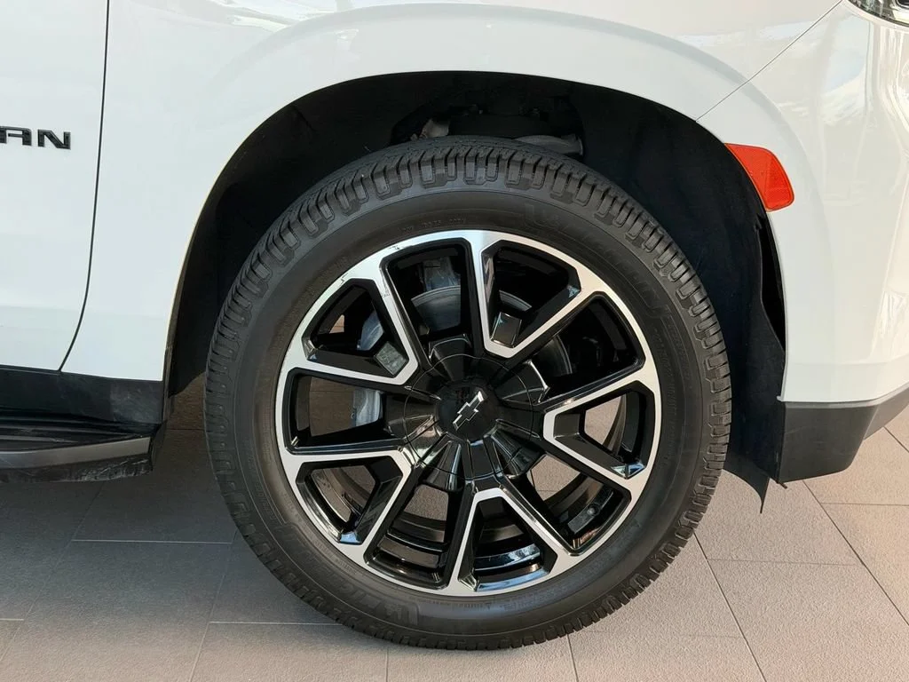 Used 2023 SUMMIT WHITE Chevrolet RST image 9