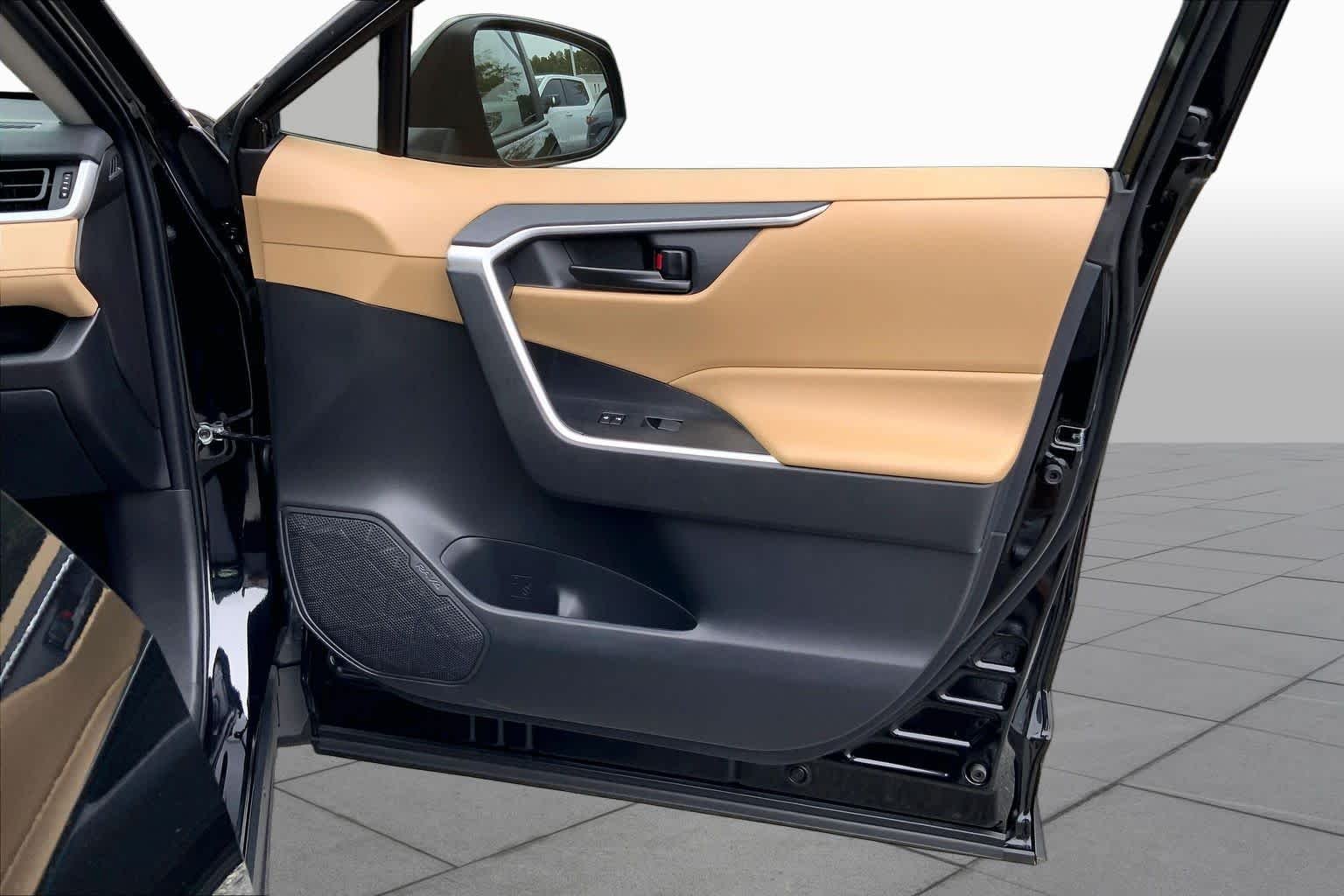 Used 2025 Midnight Black Metallic Toyota LE image 20