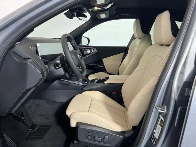 Used 2026 Skyscraper Grey Metallic BMW 30 xDrive image 11
