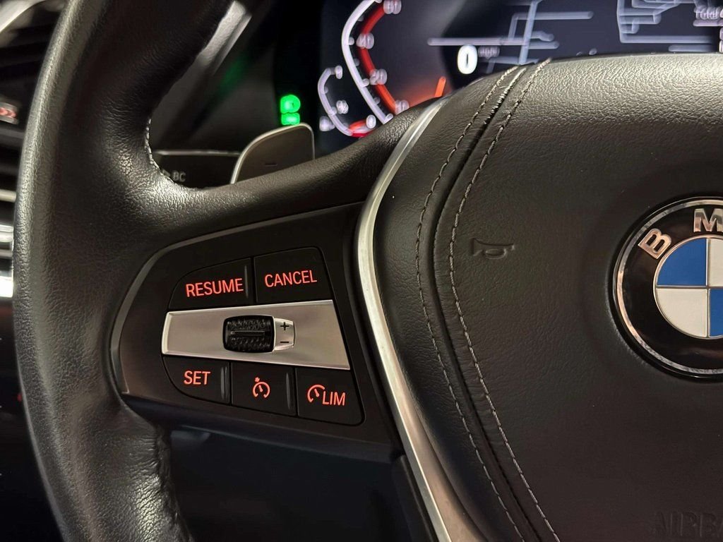 Used 2022 White Metallic BMW xDrive40i image 14
