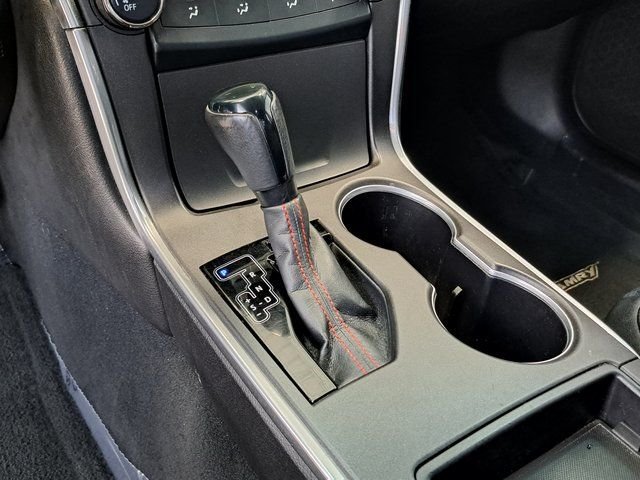 Used 2015 Silver Toyota SE image 16