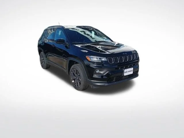 New 2026 Diamond Black Crystal Pearl-Coat Exterior Paint Jeep Latitude image 7