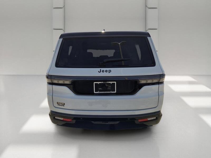 New 2026 Bright White Clear-Coat Exterior Paint Jeep SUMMIT RESERVE 4X4 image 4
