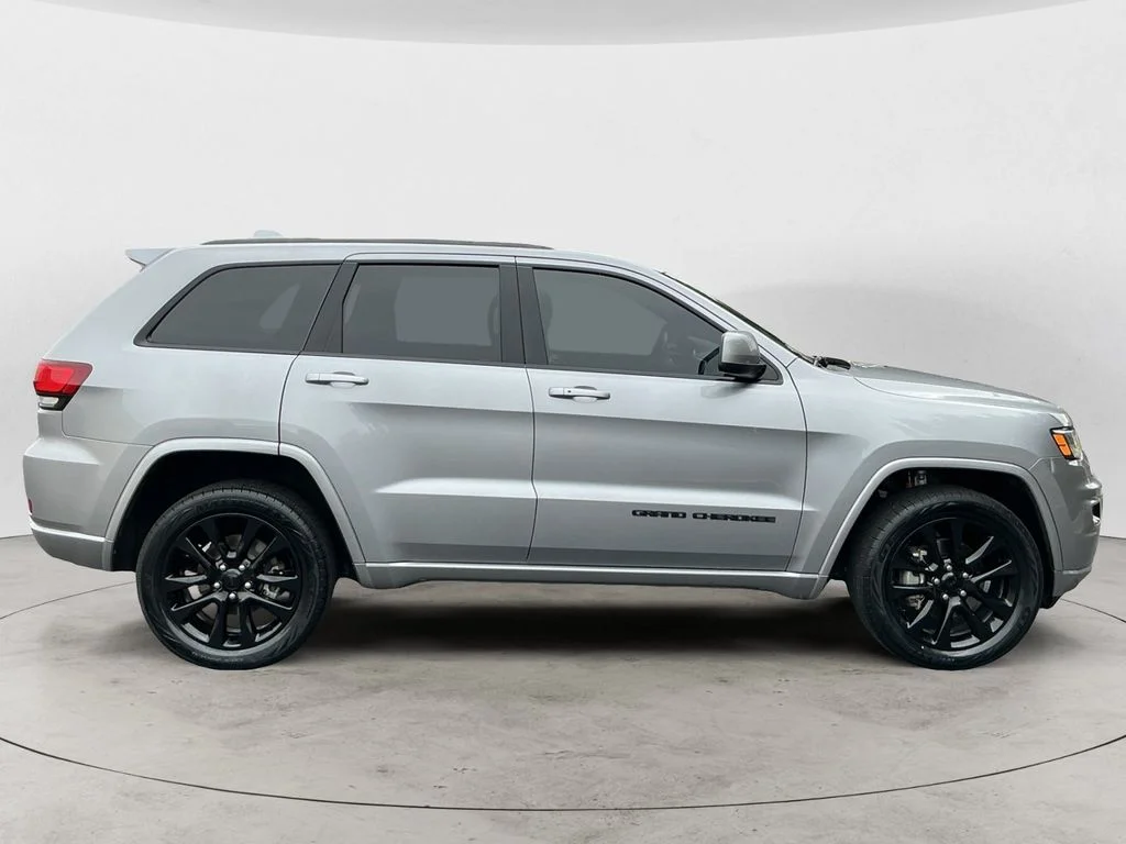 Used 2018 Silver Jeep Altitude image 4