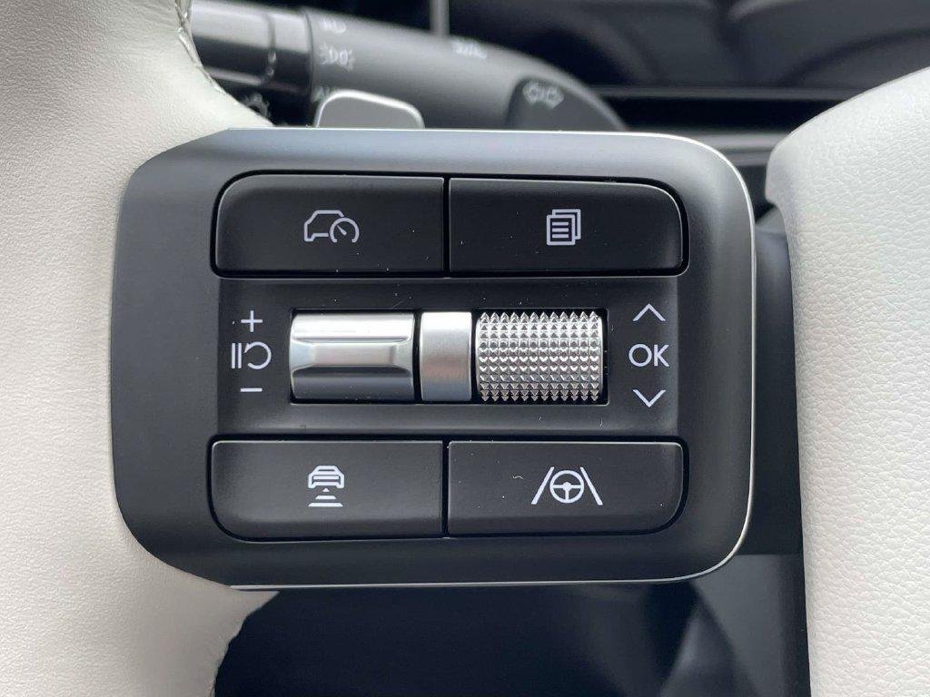 New 2027 White Hyundai SE FWD image 21