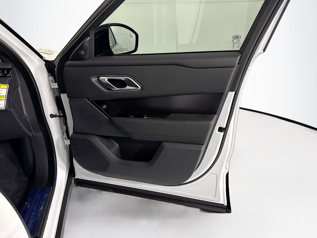 Used 2026 Fuji White Land Rover Dynamic SE image 27