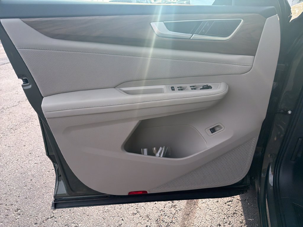 2026 Volkswagen Atlas SE w/Tech - Photo 10