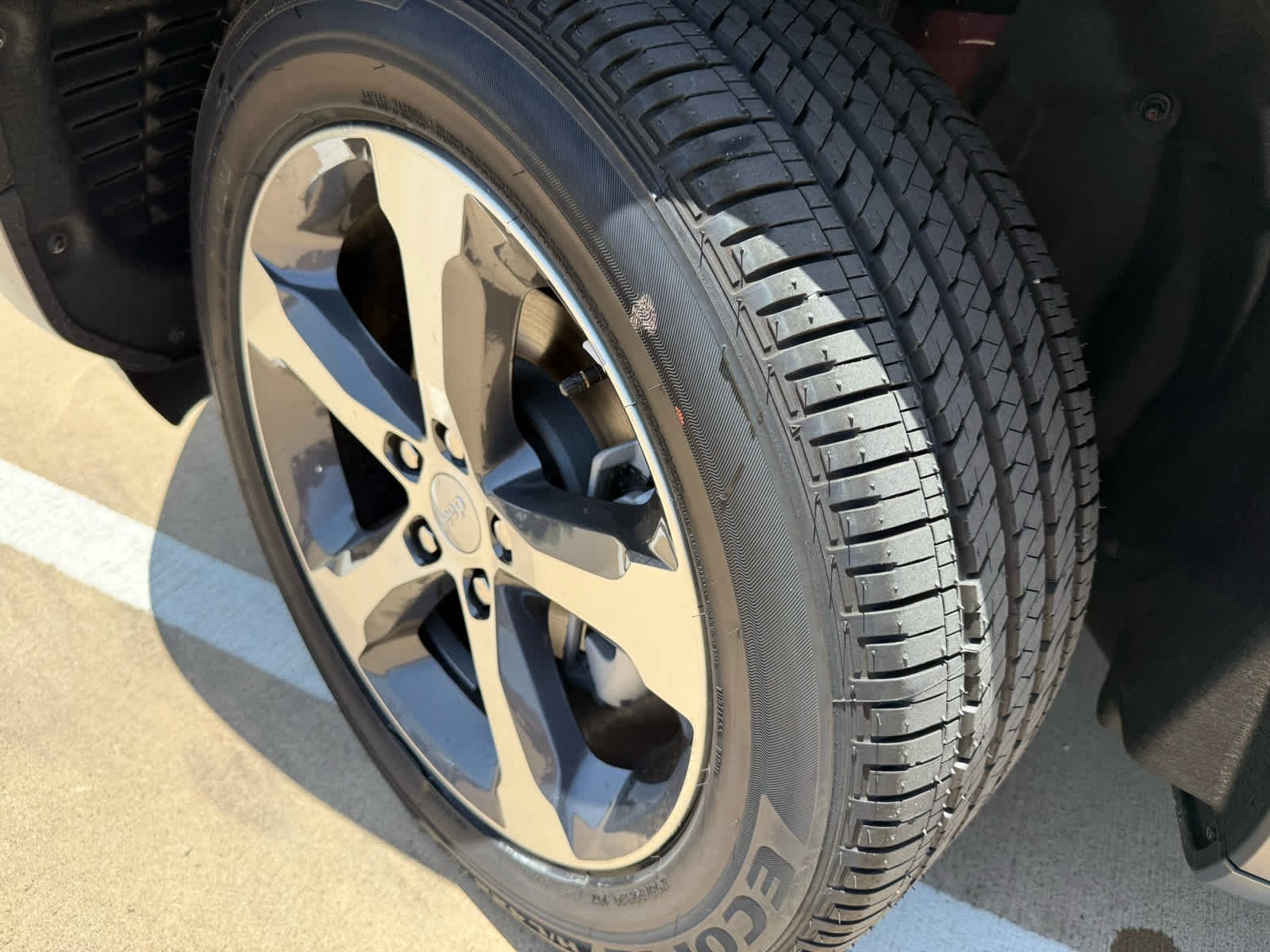 New 2026 Velvet Red Pearl-Coat Exterior Paint Jeep Limited image 10