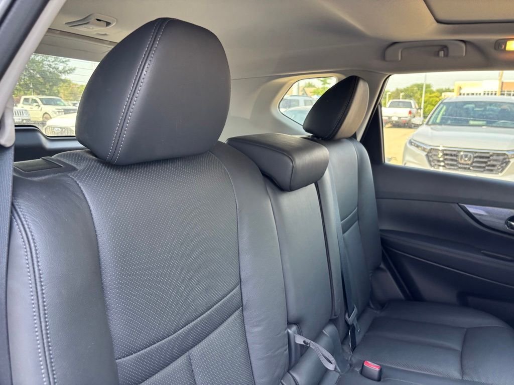 Used 2015 Brilliant Silver Nissan SL image 22