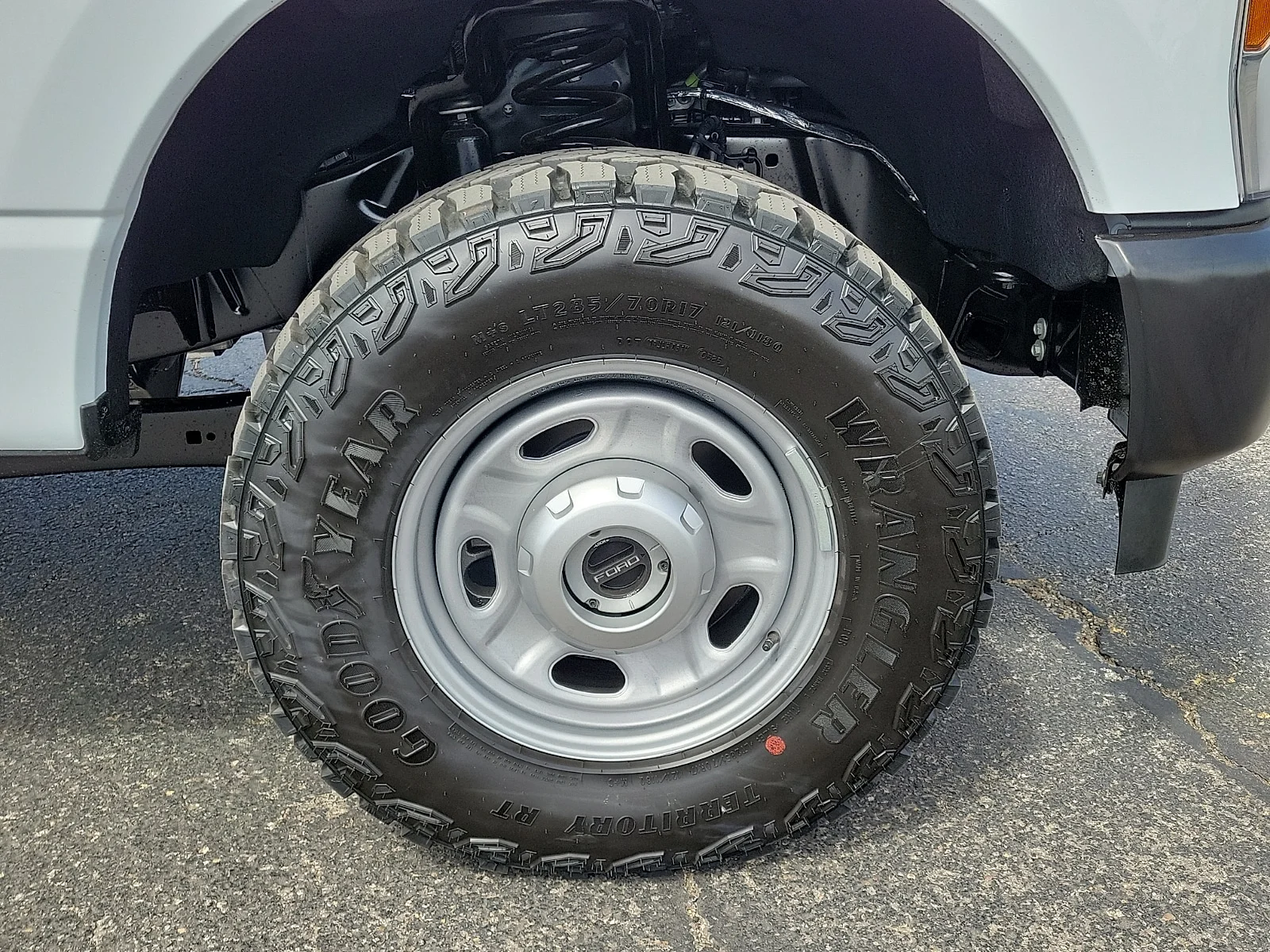 New 2026 Oxford White Ford F-250&reg; XL image 7