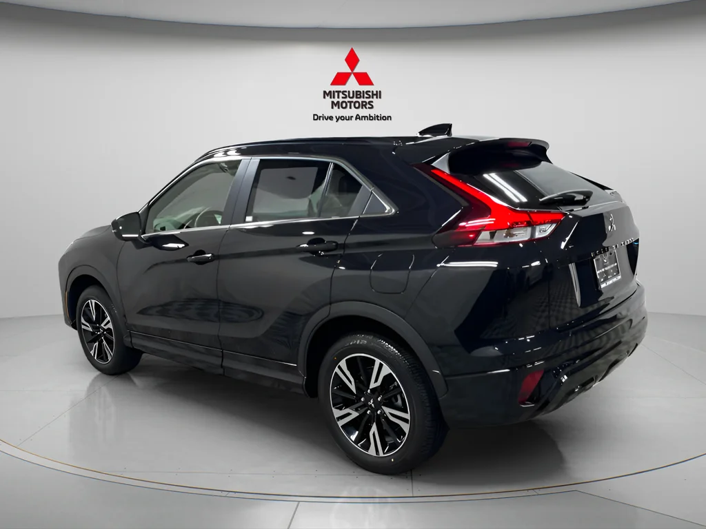 New 2026 Labrador Black Pearl Mitsubishi SEL image 4