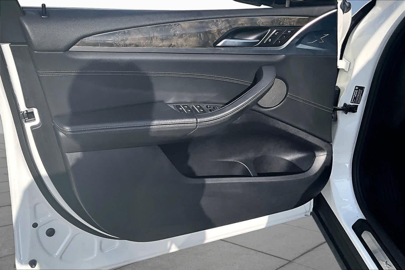 Used 2019 Alpine White BMW sDrive30i image 23