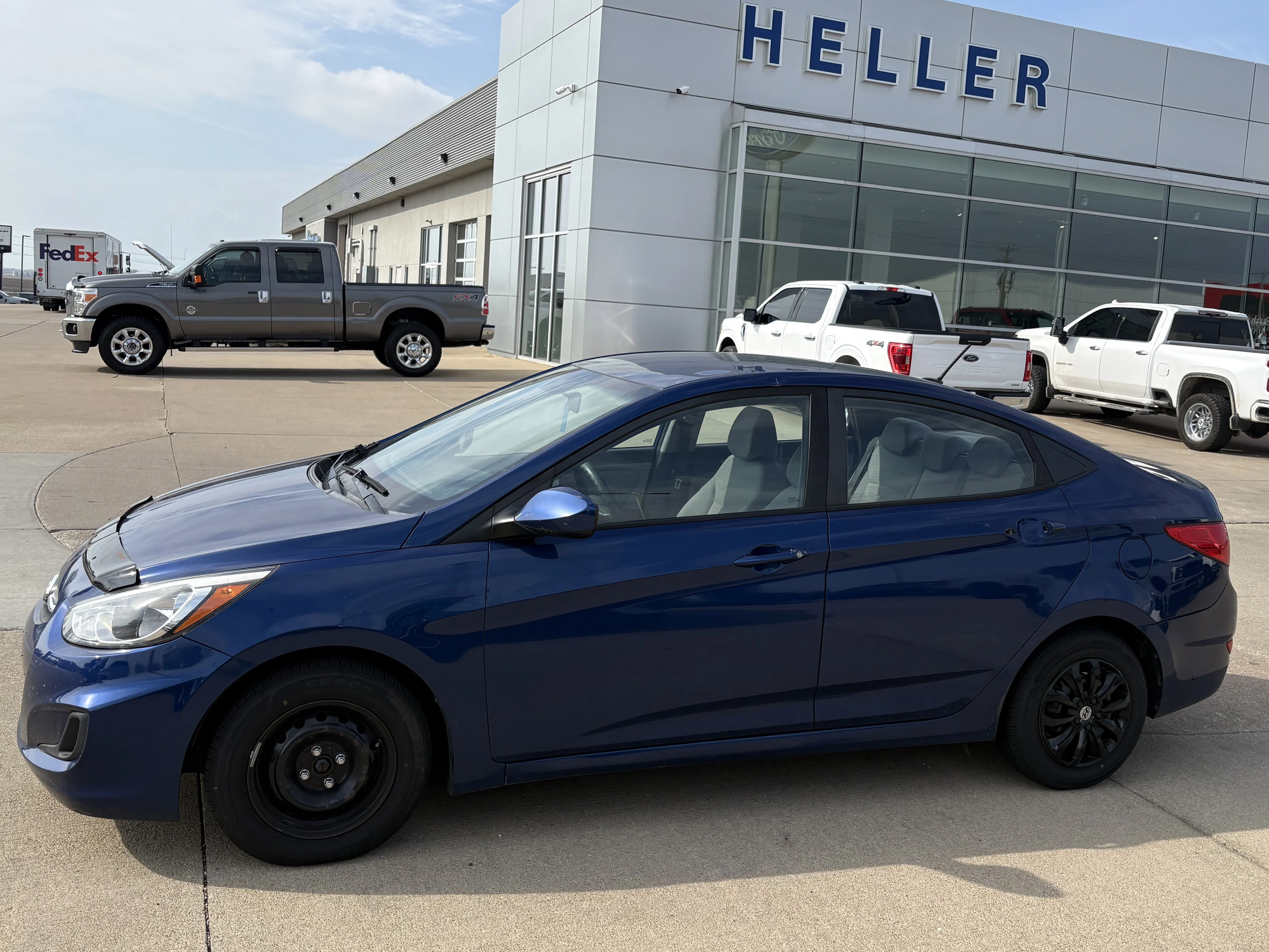 Used 2017 Pacific Blue Pearl Hyundai SE image 3