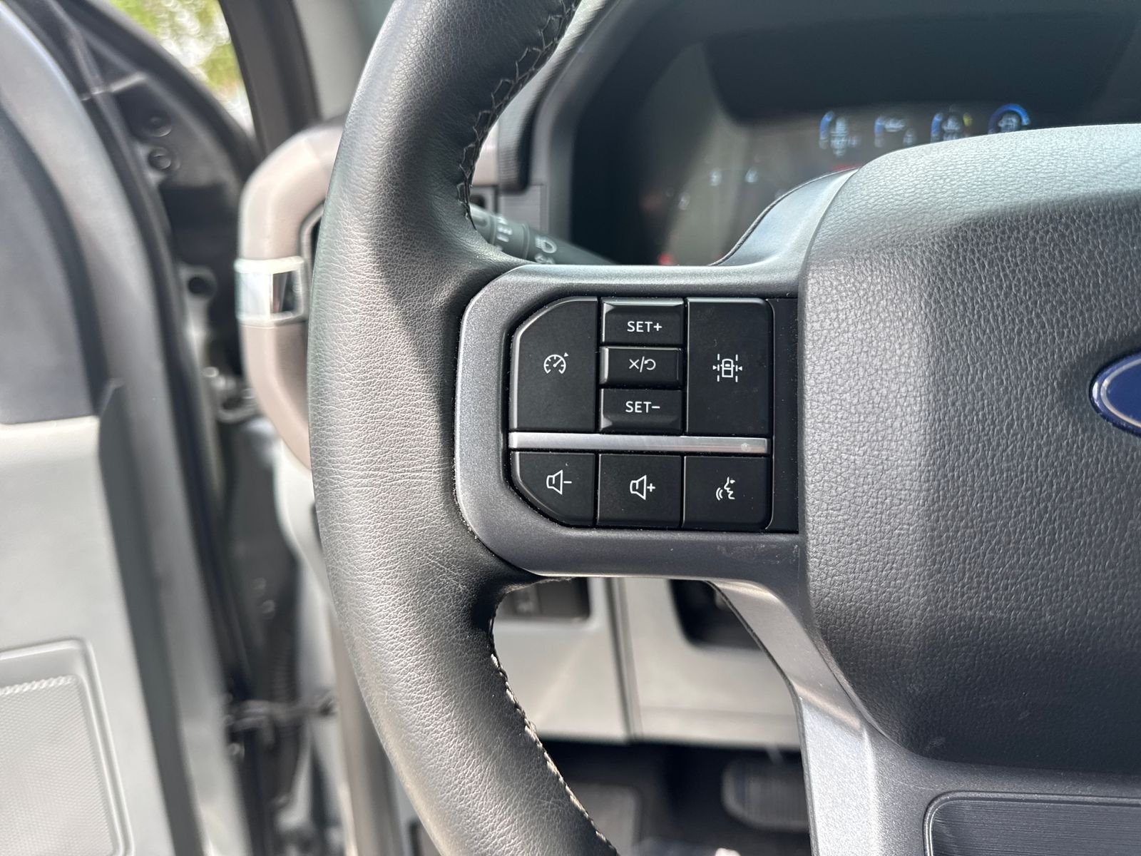 Used 2025 Silver Ford XLT image 16