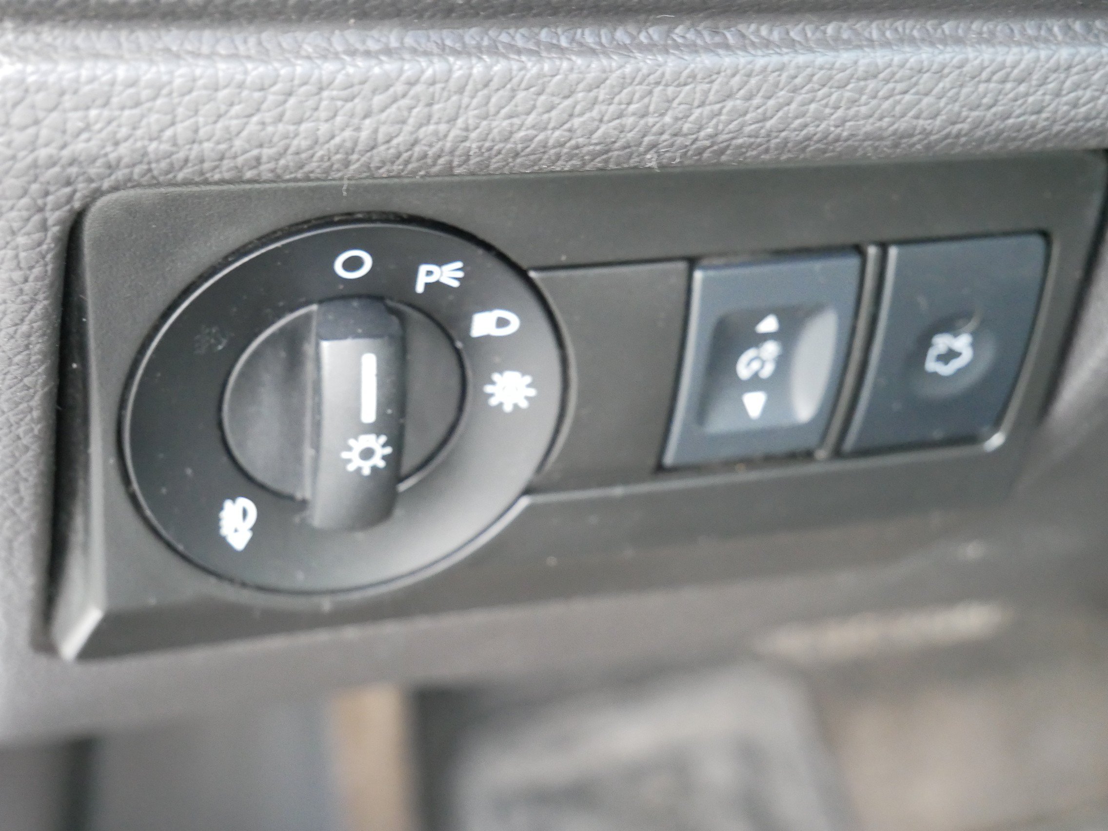 Used 2012 White Ford SPORT image 19