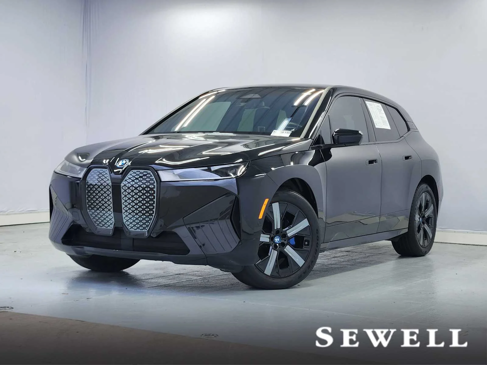 2023 BMW iX xDrive50's photo