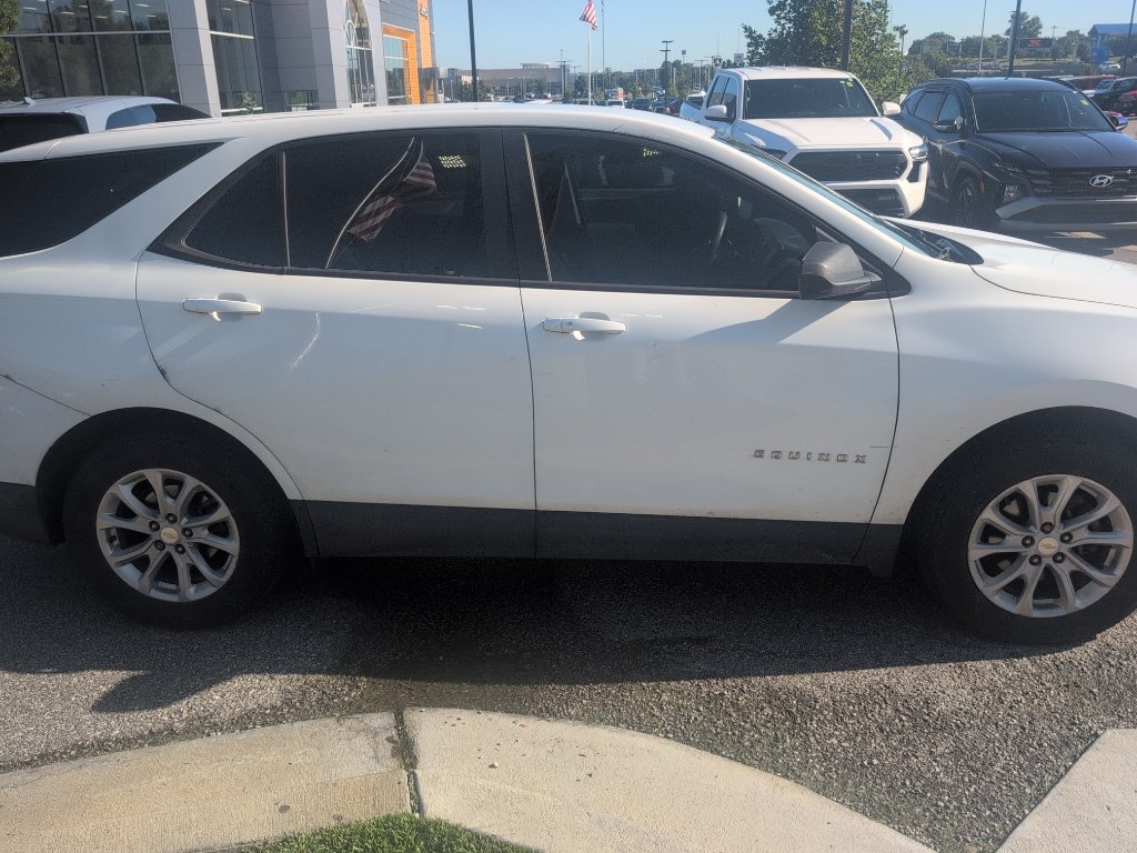 Used 2020 Summit White Chevrolet LS image 9