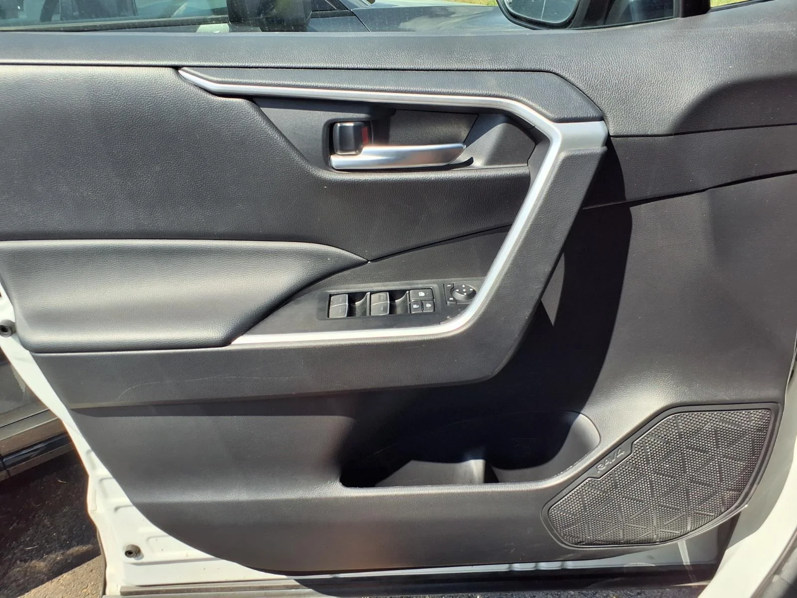 Used 2025 Ice Cap Toyota XLE image 15