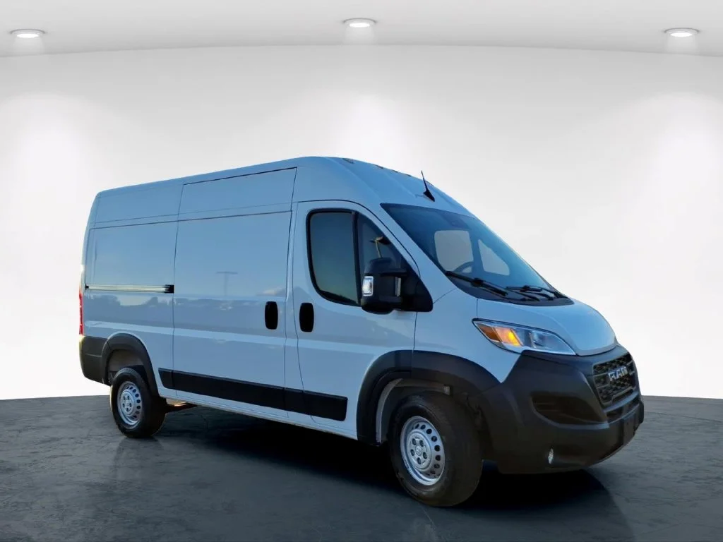 Used 2025 White Ram Base image 5