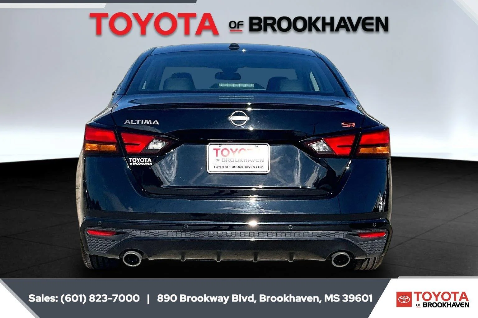 Used 2025 Super Black Nissan SR image 4