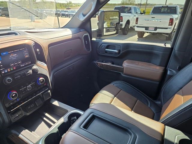Used 2021 Iridescent Pearl Tricoat Chevrolet High Country image 39
