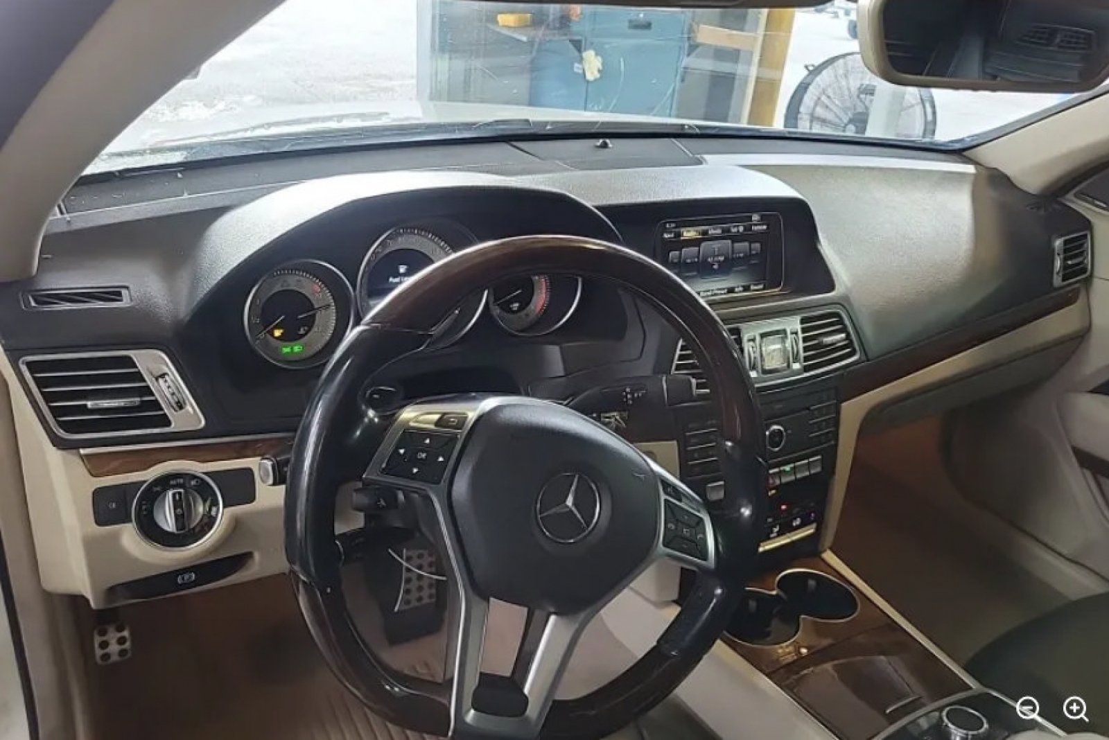 Used 2016 designo Cashmere White Mercedes-Benz E 400 image 5