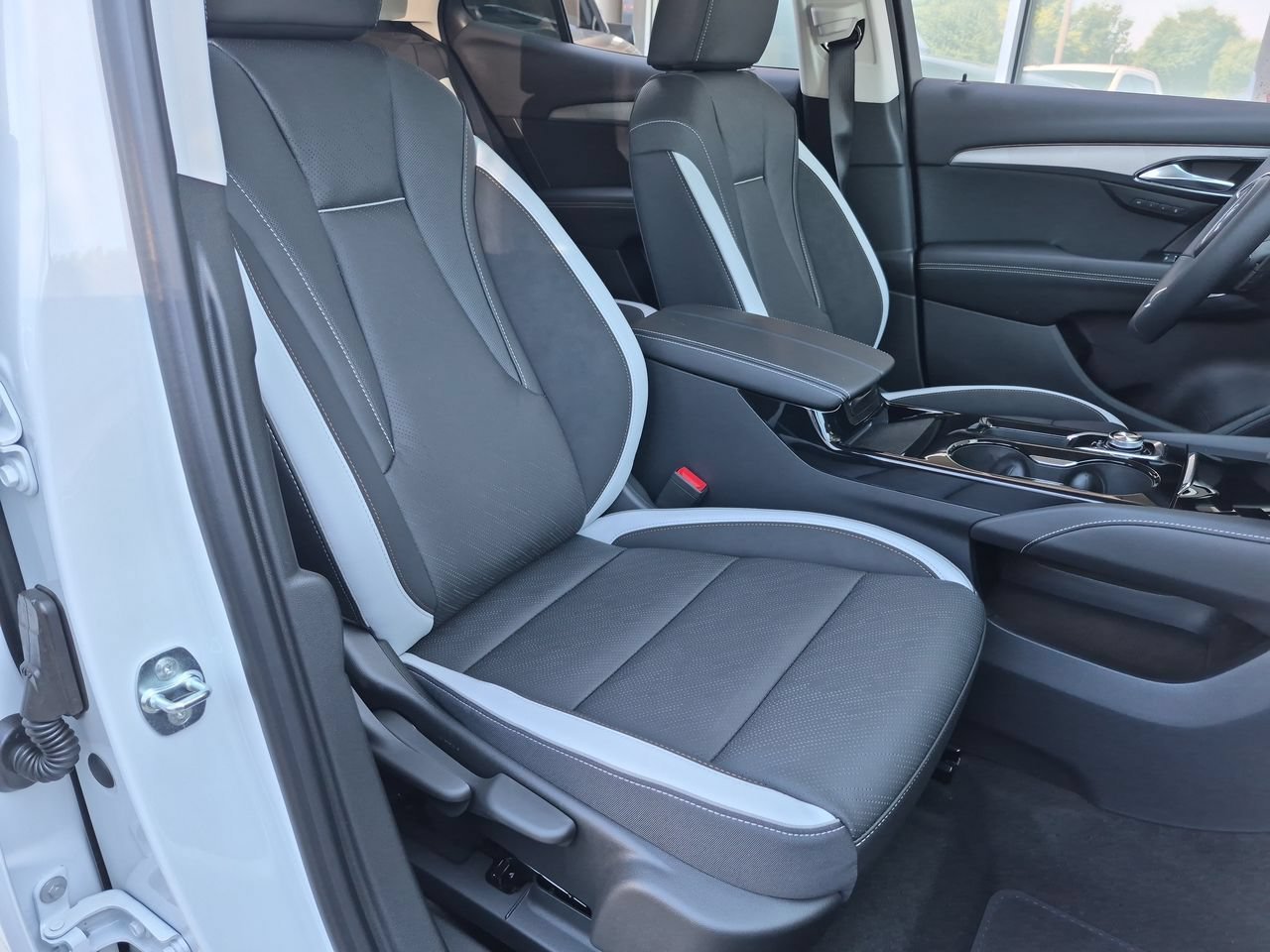 2026 Buick Envision Sport Touring - Photo 28