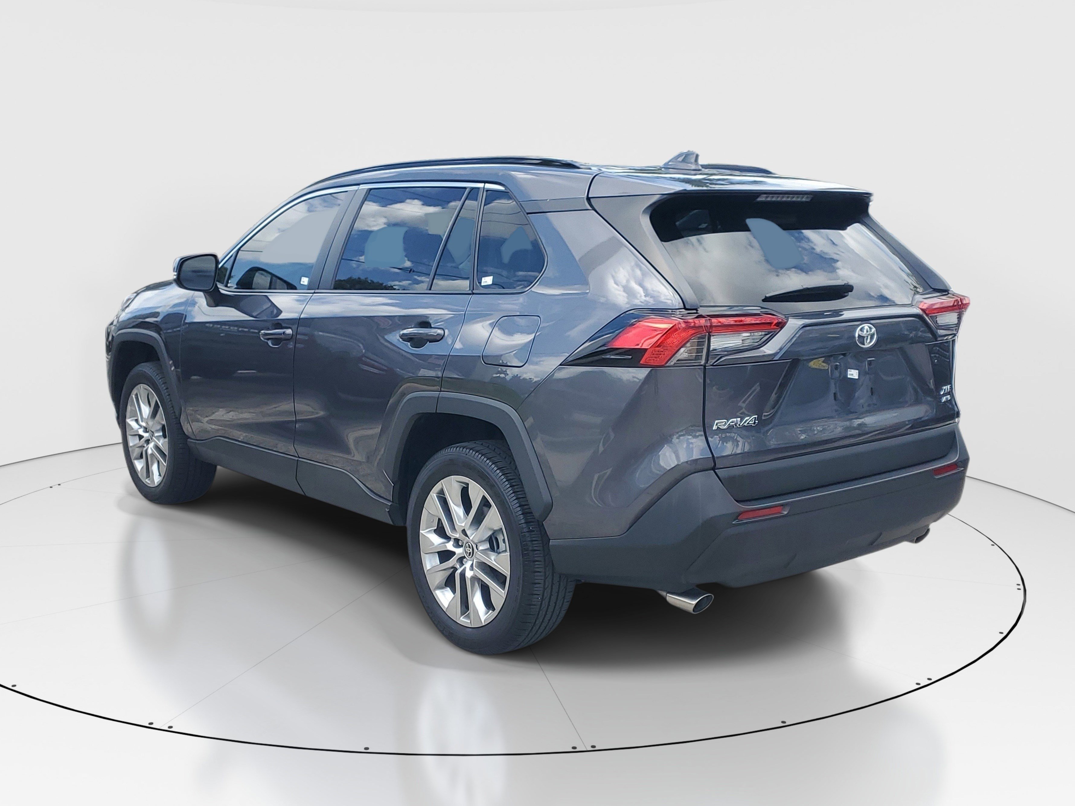 Used 2025 Magnetic Gray Metallic Toyota XLE Premium image 5